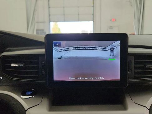 Used 2023 Ford Explorer XLT image 22