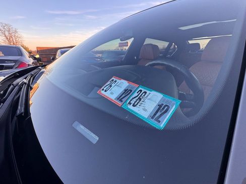 Used 2020 BMW 750i xDrive w/ Autobahn Package image 38