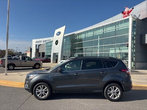 Used 2018 Ford Escape SE image 2