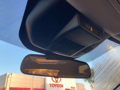 Used 2025 Nissan Rogue SV image 25