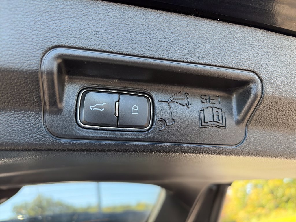Used 2020 Ford Explorer Limited AWD/4WD image 8