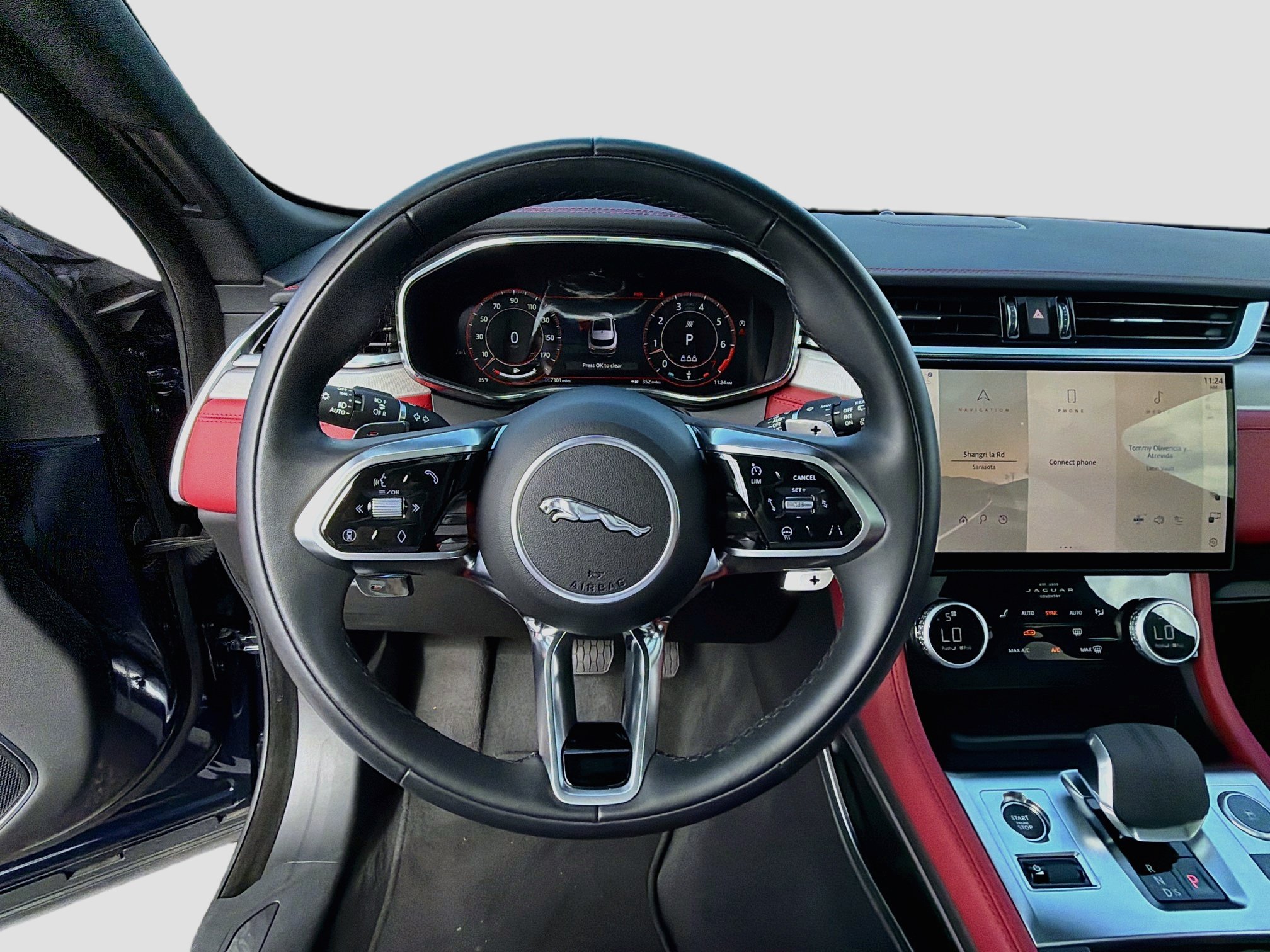 Used 2026 Jaguar F-PACE R-Dynamic S AWD/4WD image 39