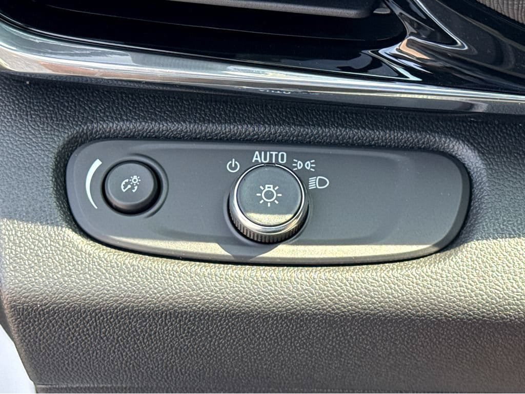 New 2026 Buick Envista Sport Touring FWD image 10