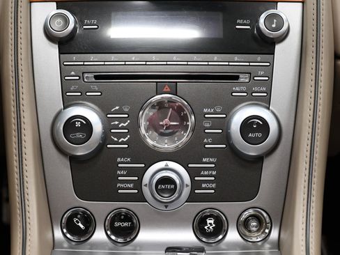 Used 2015 Aston Martin DB9 Volante Carbon Edition Convert image 43