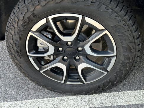 Used 2024 Jeep Compass Trailhawk image 5