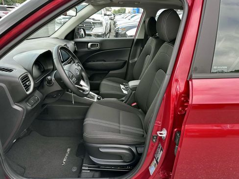 Used 2023 Hyundai Venue SEL w/ Cargo Package FWD image 11
