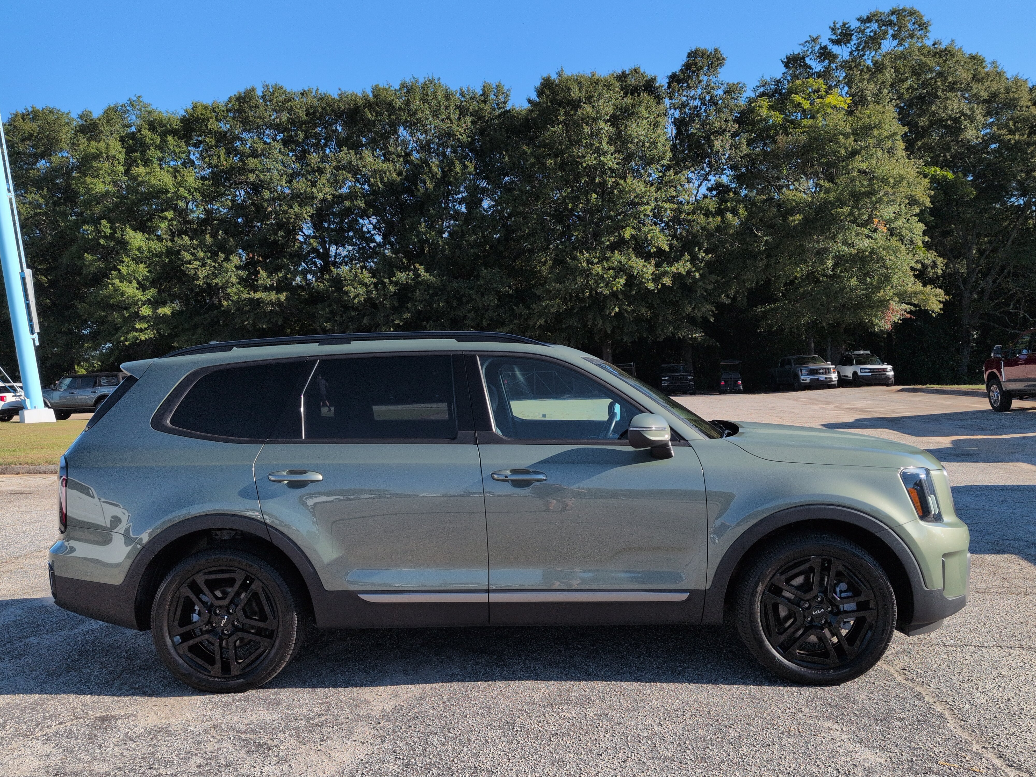 Used 2023 Kia Telluride EX X-Line AWD/4WD image 2