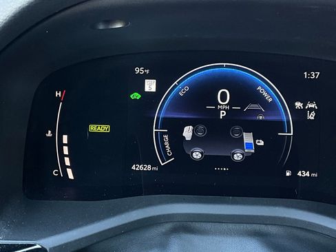 Used 2025 Toyota Camry LE image 36