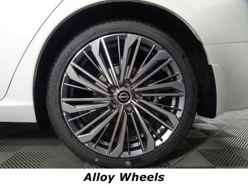 Certified 2025 Nissan Altima 2.5 SL FWD image 14