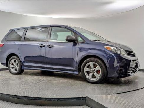 Used 2019 Toyota Sienna L image 11