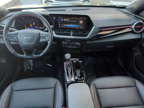 Used 2025 Chevrolet Trax RS FWD image 15