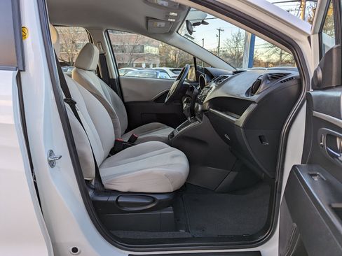 Used 2014 MAZDA MAZDA5 Sport image 28