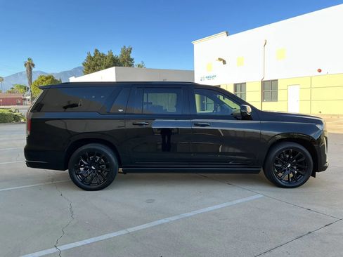 Used 2023 Cadillac Escalade ESV Sport Platinum AWD/4WD image 5