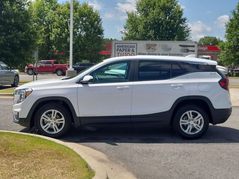 Used 2024 GMC Terrain SLE FWD image 6