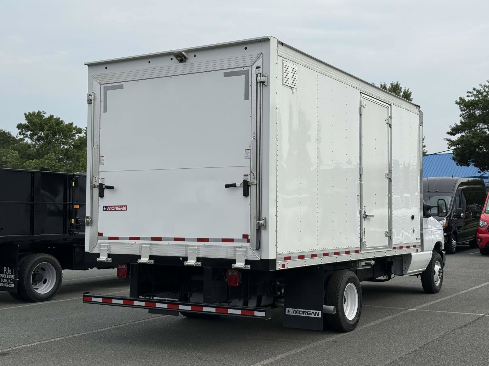 New 2026 Ford E-450 and Econoline 450 Super Duty w/ Driver's Safety Package RWD image 2