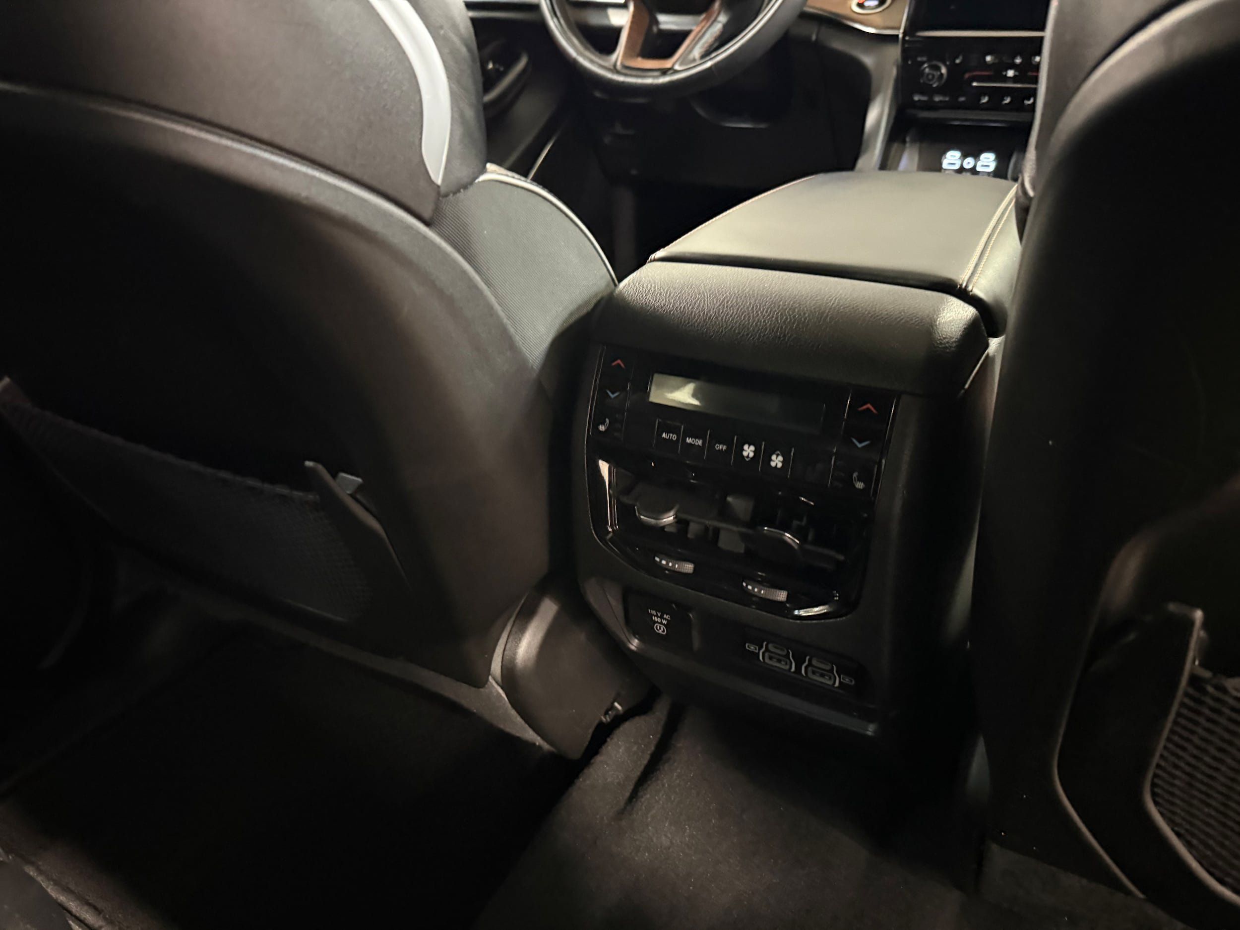 Used 2025 Jeep Grand Cherokee L Summit w/ Luxury Tech Group V AWD/4WD image 20