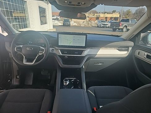 Used 2025 Ford Explorer Active image 12