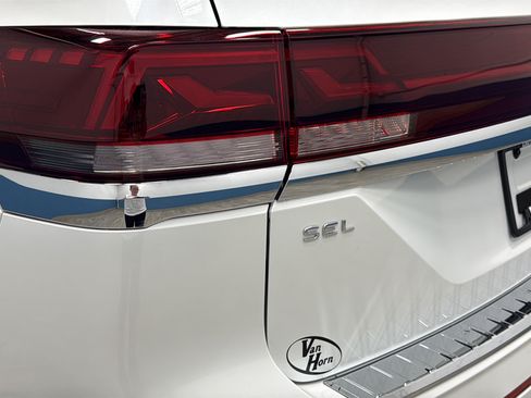 Used 2025 Volkswagen Atlas SEL Premium R-Line AWD/4WD image 41