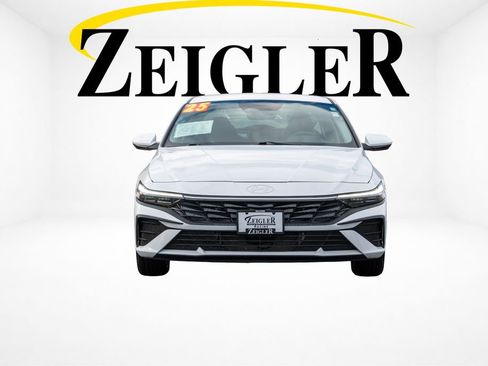 Certified 2025 Hyundai Elantra Blue image 2