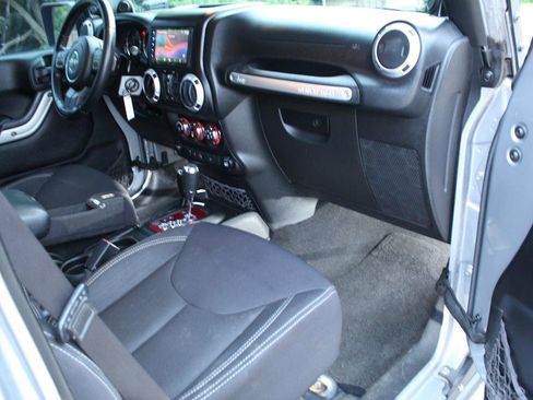 Used 2013 Jeep Wrangler Unlimited Sahara w/ Connectivity Group AWD/4WD image 20