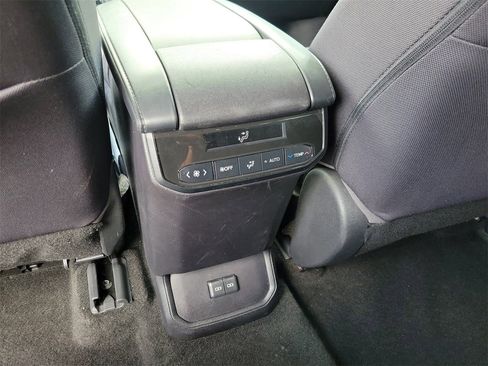 Used 2023 Toyota Highlander LE image 12