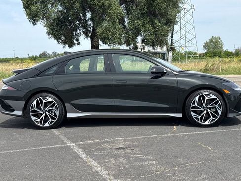 Used 2023 Hyundai Ioniq 6 Limited image 3