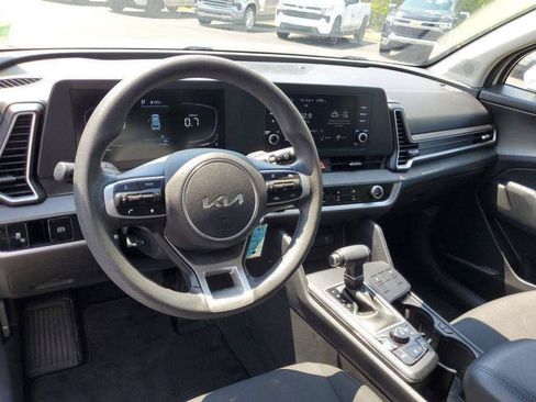 Used 2023 Kia Sportage LX AWD/4WD image 6