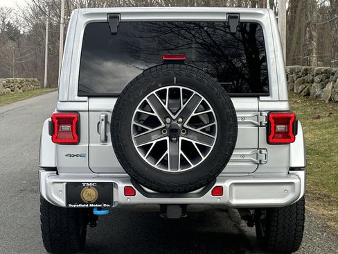 Used 2024 Jeep Wrangler High Altitude AWD/4WD image 17