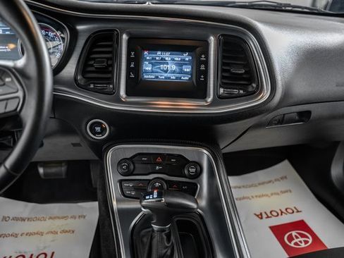 Used 2015 Dodge Challenger SXT image 24