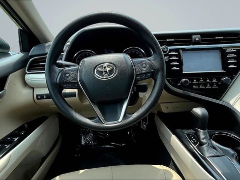 Used 2019 Toyota Camry LE FWD image 8
