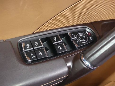 Used 2016 Porsche Cayenne GTS AWD/4WD image 21