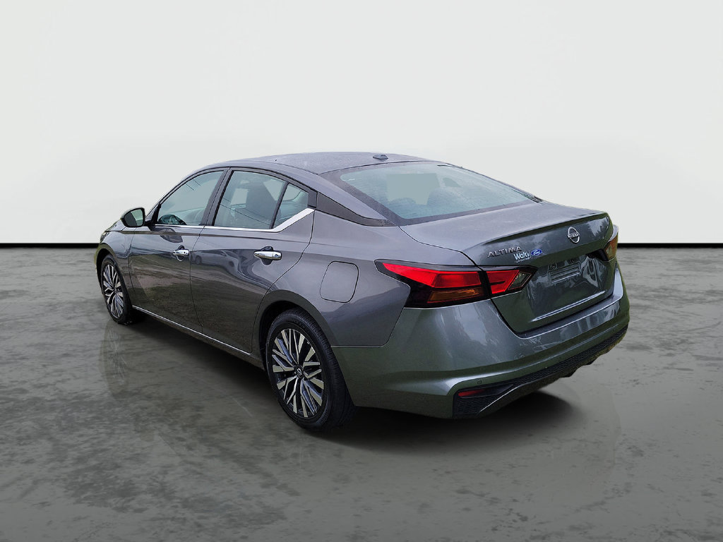 Used 2025 Nissan Altima 2.5 SV FWD image 3