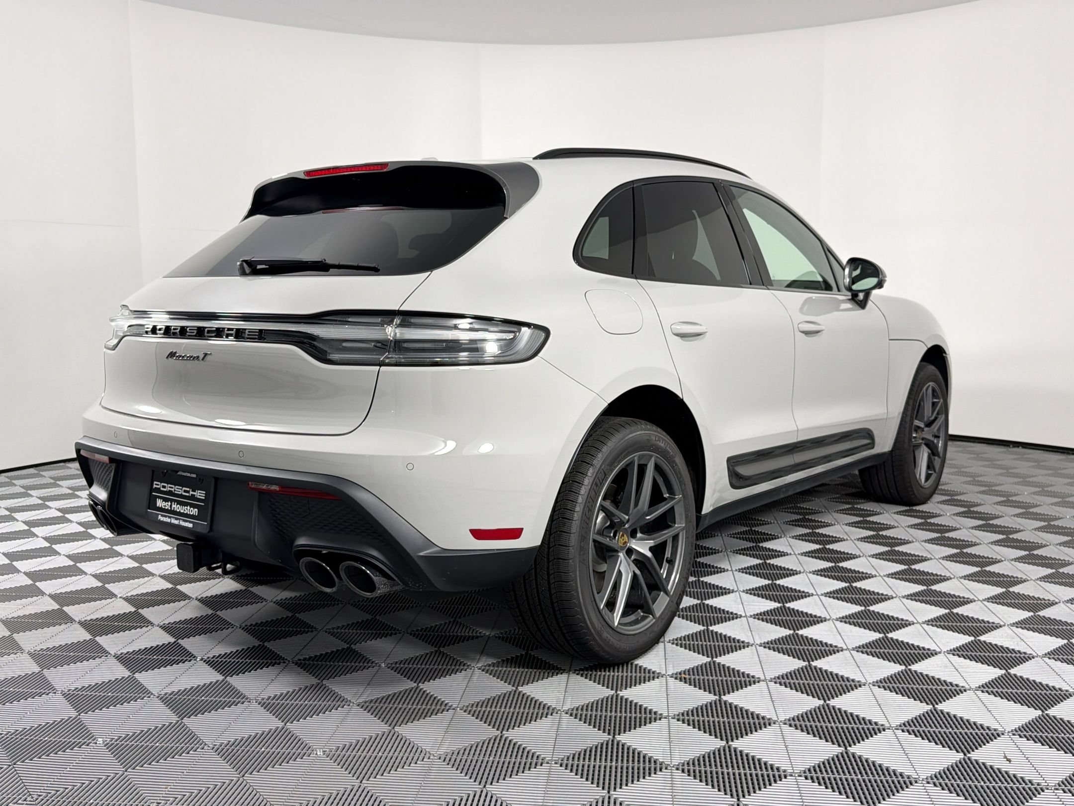 Certified 2026 Porsche Macan Turbo AWD/4WD image 9