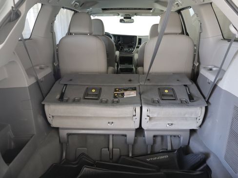 Used 2019 Toyota Sienna XLE w/ XLE Navigation Package AWD/4WD image 22