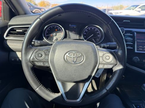 Used 2018 Toyota Camry SE image 17