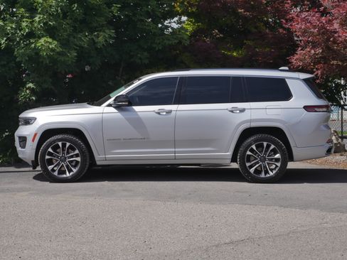 Used 2021 Jeep Grand Cherokee L Overland w/ Luxury Tech Group IV AWD/4WD image 15