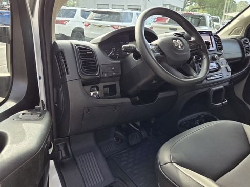 Used 2025 RAM ProMaster 2500 w/ Convenience Group FWD image 13
