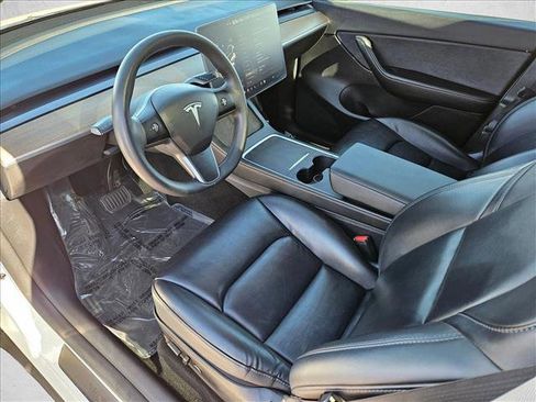 Used 2021 Tesla Model Y Long Range image 11