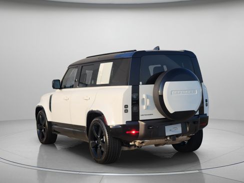 Certified 2026 Land Rover Defender 110 X-Dynamic SE AWD/4WD image 3
