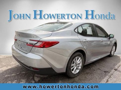 Used 2025 Toyota Camry LE image 3