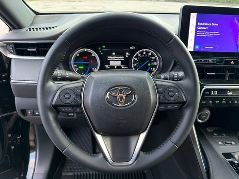 Used 2024 Toyota Venza XLE AWD/4WD image 17