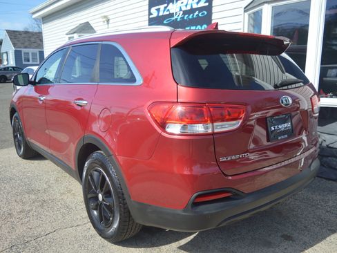Used 2016 Kia Sorento LX w/ LX Convenience Package image 3