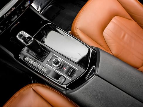 Used 2020 Maserati Levante image 24