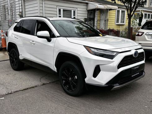 Used 2024 Toyota RAV4 SE w/ Convenience Package AWD/4WD image 7