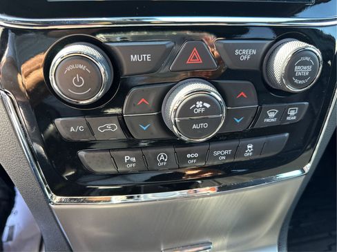 Used 2021 Jeep Grand Cherokee Limited AWD/4WD image 28