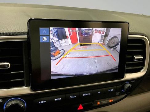 Used 2023 Hyundai Venue SEL FWD image 21