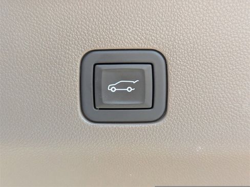 Used 2023 GMC Yukon Denali image 32