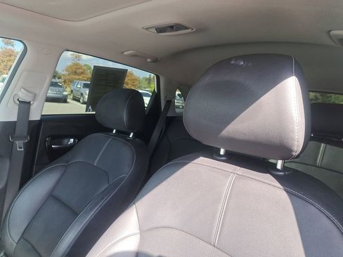 Used 2022 Kia Niro EX Premium image 15