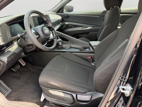Used 2025 Hyundai Elantra Sport FWD image 16