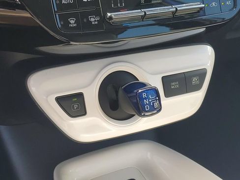 Used 2018 Toyota Prius Three Touring FWD image 23